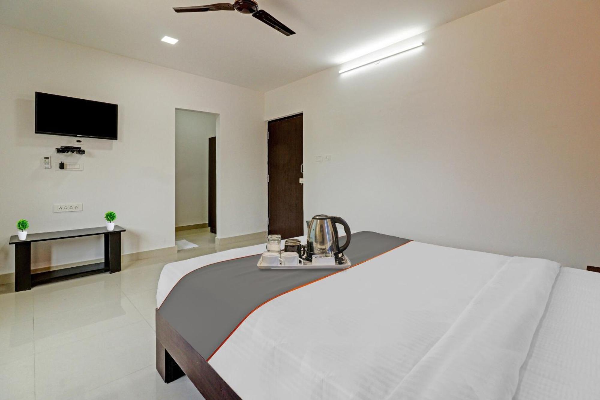 Super Capital O Blooms Stay Inn Near Snow City Bangalore Buitenkant foto